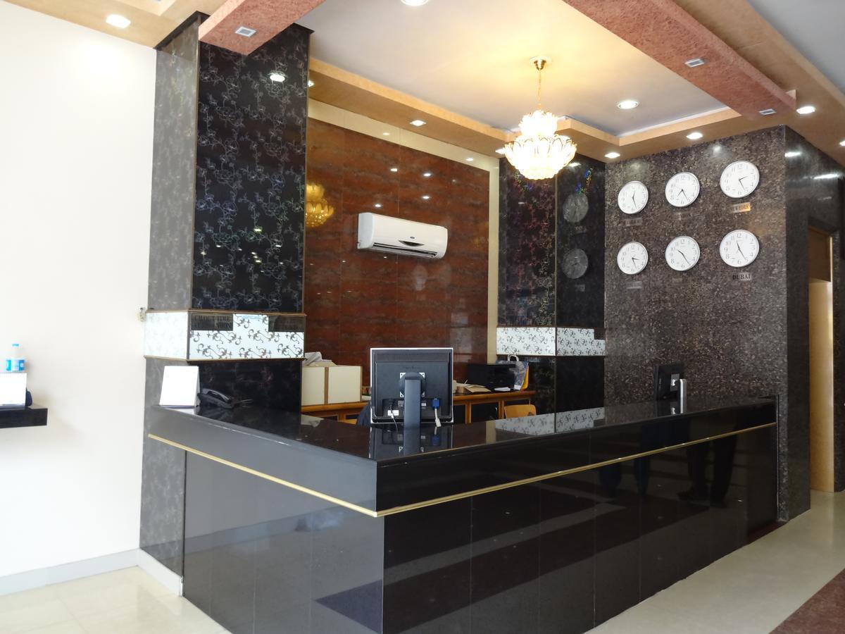 Hotel Sky Towers Karachi Exterior photo